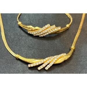Vintage Avon Gold Tone Rhinestone Necklace & Bracelet Set Size 7.25”
